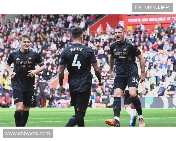 英超激战：尤文图斯逆转阿森纳5-1绝杀引发争议判罚全场沸腾