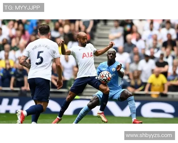 英超激战:多特蒙德大胜那不勒斯红牌事件引发全场热议